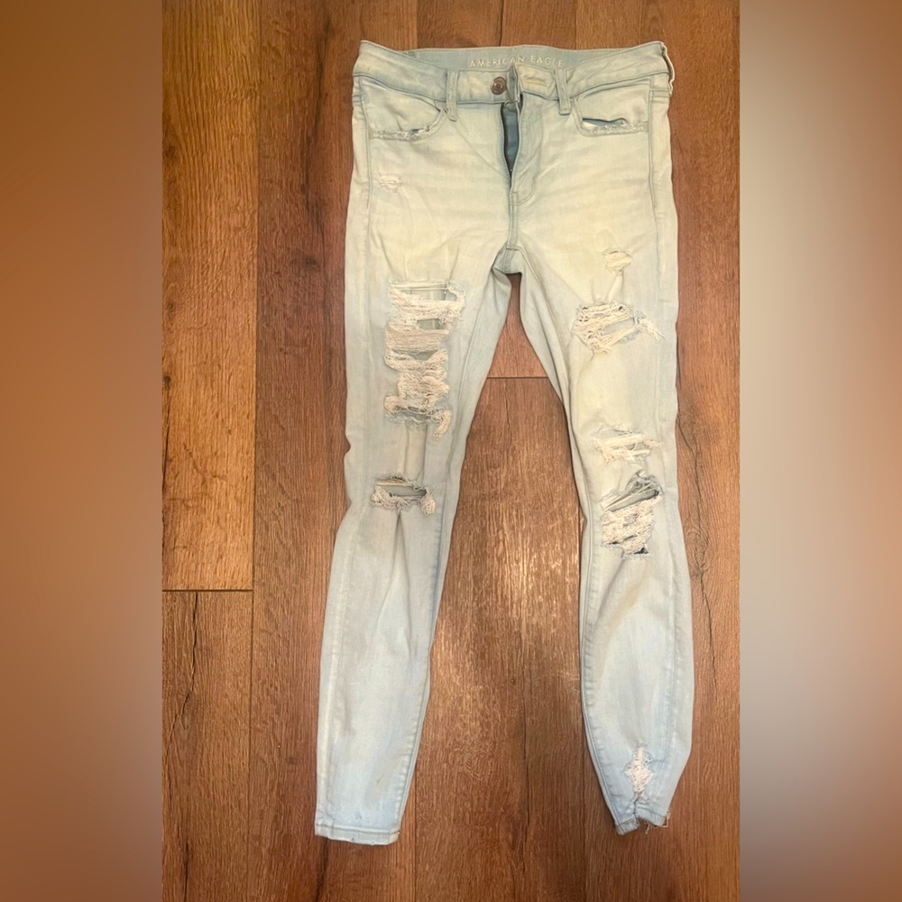 AE Light Washed Distressed Jegging size 6